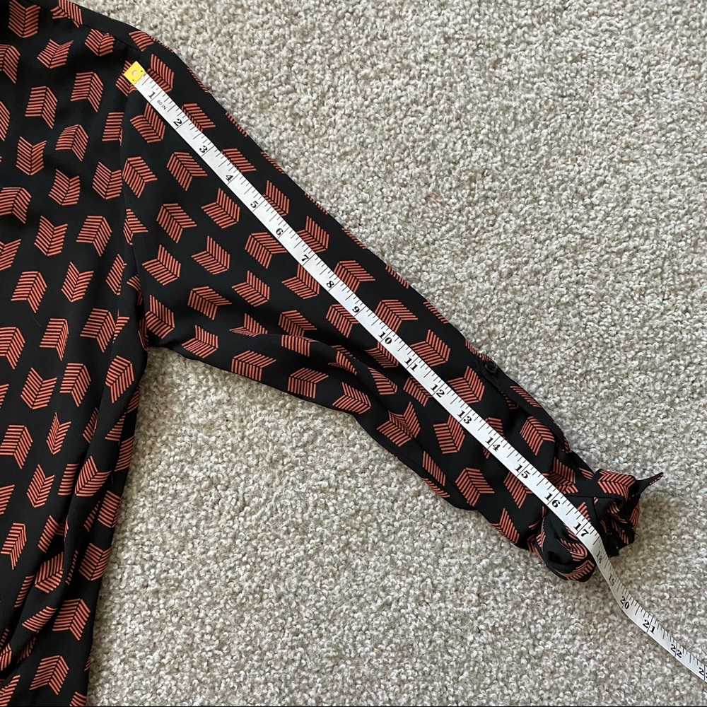 PLEIONE Arrow Print Blouse - Picture 7 of 9